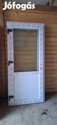 Új Bejárati ajtó 95x205 félüveges