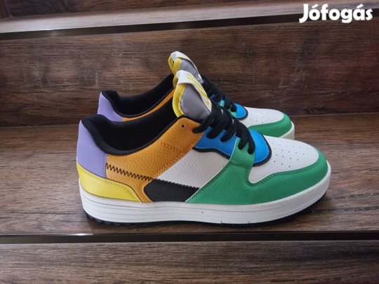 Új Bershka cipő 41-es méret 