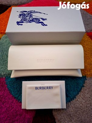 Új Burberry szemüvegtok.