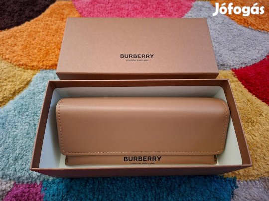 Új Burberry szemüvegtok.