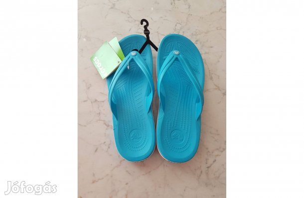 Új Crocs flip-flop papucs világoskék színű fehér csíkkal a talpán M11/