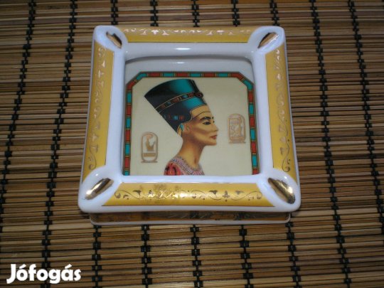 Új Egyiptomból hozott porcelán hamutartó