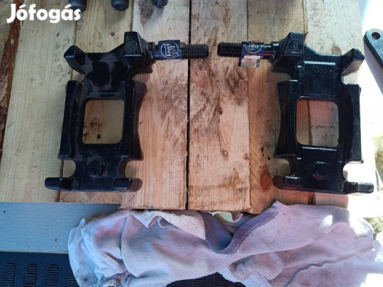 Új Eredeti BPW Tengelybak / Achslappen Pár (03.221.10.01.0