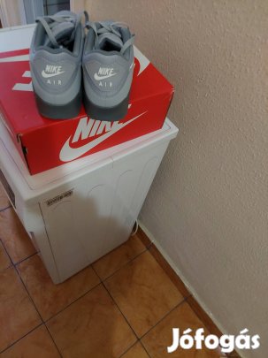 Új Eredeti Németországban vásárolt 46-os Nike Air Max 90.Edzőcipő.