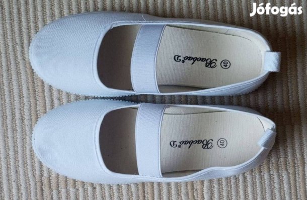 Uj Fehér női cipő 39
