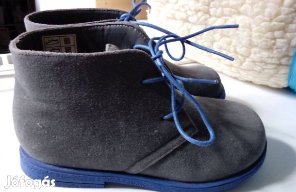 Új Fiú tavaszi cipő bakancs bth: 19,5cm nem bélelt