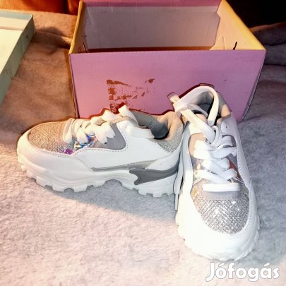 Új Gyerek sportcipők 19-25-26méretben