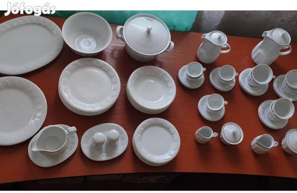 Új Hollóházi Porcelán 48 részes étkező- és aranyozott szélű kávéskés