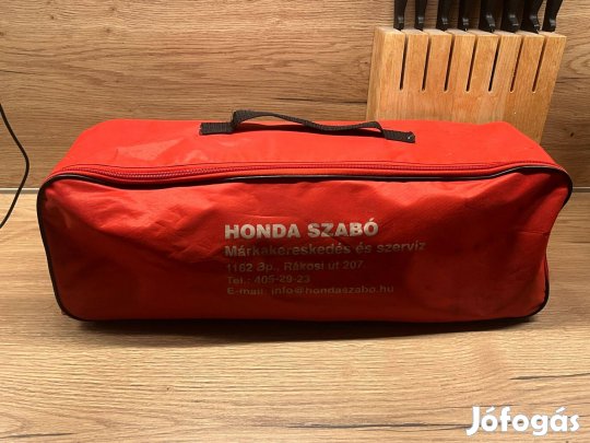 Új Honda autós gépjármű kötelező tartozékkészlet felszerelés tartó