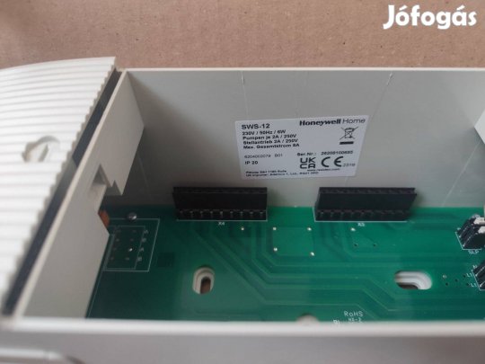 Új Honeywell Home fali szerelő keret dobozában