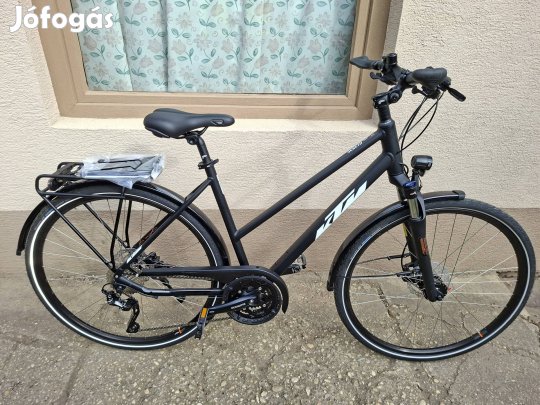 Új KTM 28-as női trekking kerékpár ingyen futár 