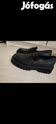 Új Kazar női bőr cipő, 37 méretben 