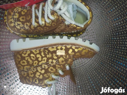 Új Kickers kislány bőr cipő (24)