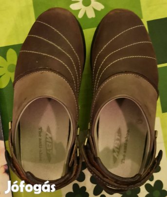 Új MBT W Flao cipő eladő barnaszinben