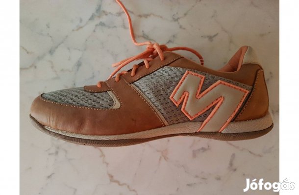 Új Merrell Vibram talppal, barna-terrakotta színű technikai sportcipő