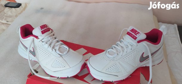 Új Nike női sportcipő ajándék felső 