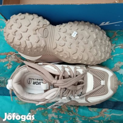 Új Női Sportcipő 38