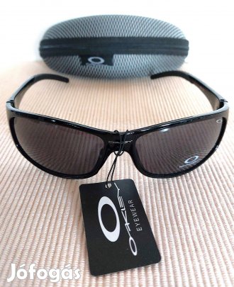 Új Oakley napszemüveg