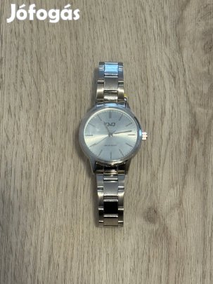 Új Q&Q női karóra ezüst színű fém szíj, vízálló