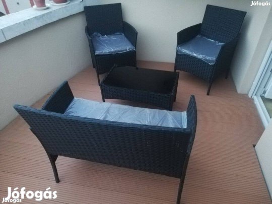 Új Rattan garnitúra