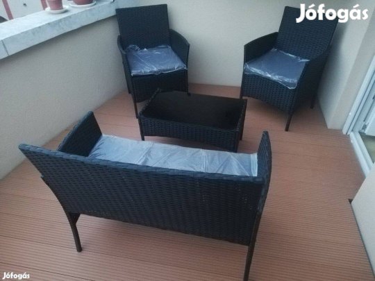 Új Rattan garnitúra