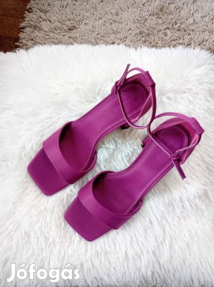 Új Reserved pink szandál