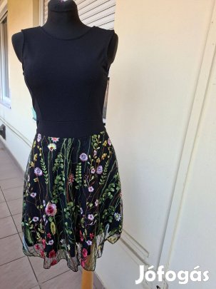 Új S/M ,alul tüll és himzett gyönyörű alkalmi női ruha