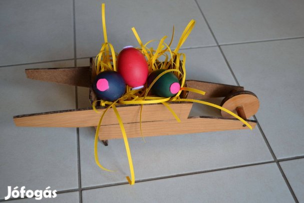 Új Talicska virágzó kaktusszal kövirózsával