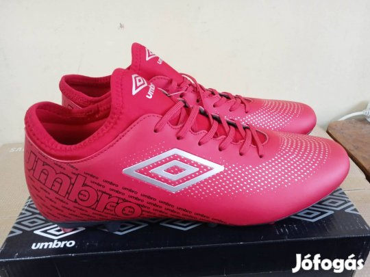 Új Umbro műanyagstoplis focicipő 44-es méretben eladó!