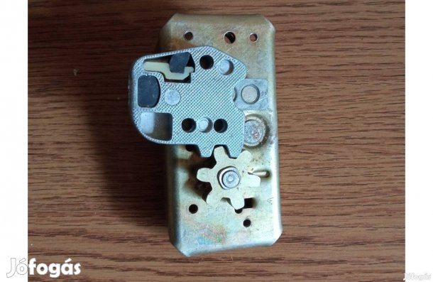 Új Wartburg 353 1.3 ajtózár szerkezet komplett bal első gyári