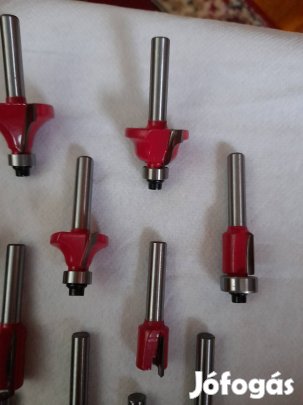 Új, 12-15db-os 6 és 8mm tengelyátmérőjű díszmaró késfejek. 