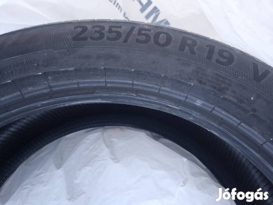 Új (200 km) Conti Premcontact 235/50R19V szett eladó! 
