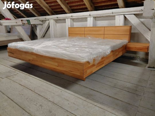 Új, 200x200cm-es fekvőfelületű, masszív franciaágy, új matracokkal