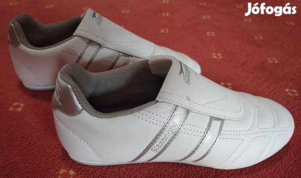 Új, 36-os Slazenger női sportcipő, Pesten szállítással