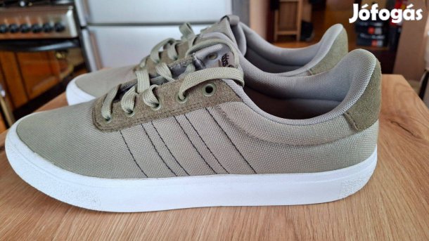 Új! Adidas 44-es cipő