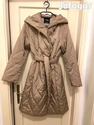 Uj, Bezs kapucnis steppelt csinos kabat megkotovel