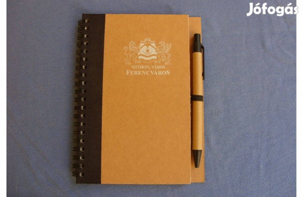 Új, Ferencváros feliratú, vonalas jegyzetfüzet tollal
