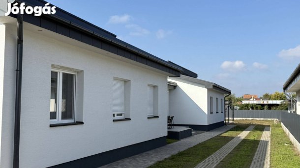 Új! Hőszivattyús, 4 szobás sorház Tégláson