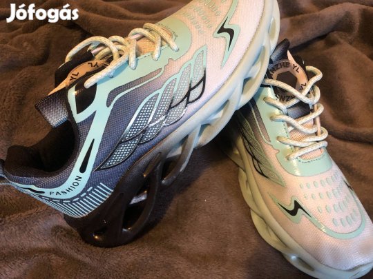 Új ,Kényelmes sportcipő