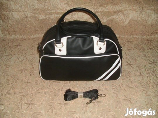 Új - Fekete-fehér műbőr utazótáska - sporttáska