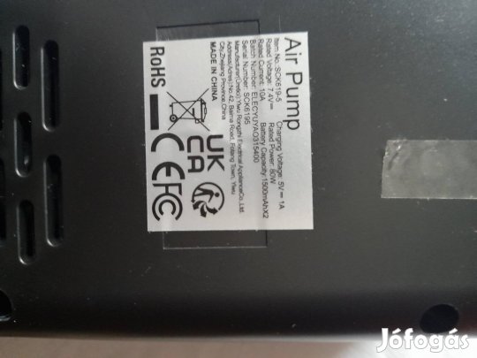 Új, akkumulátoros gumiabroncs felfújó. 