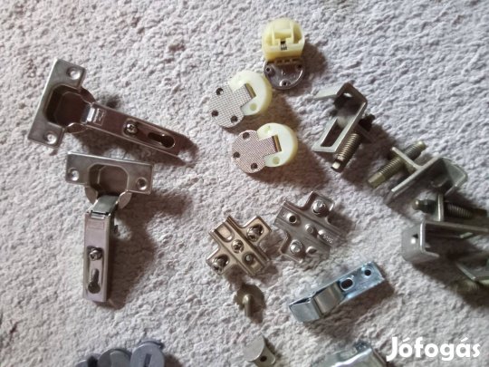 Új, bolti állapotú bútorszerelvények