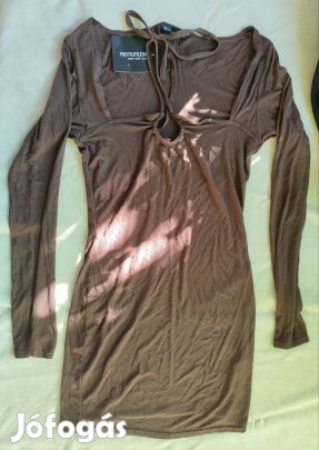 Új, cimkés Prettylittlething barna cut-out mini ruha - M