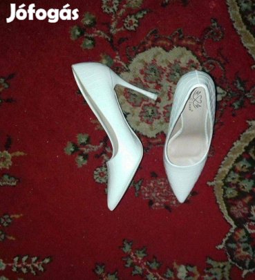 Új, divatos elegáns 39-es tűsarkú cipő, 5cm sarok