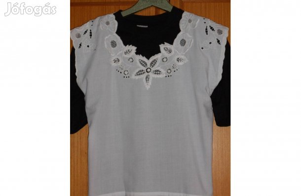 Új, egyedi, kézzel hímzett, riselt női, fehér blúz. S/M