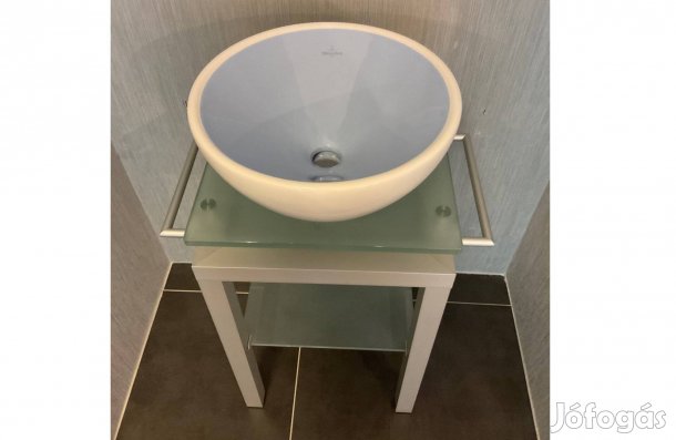 Új, egyedi, prémium Villeroy&Boch mosdó alsó szekrénnyel adó