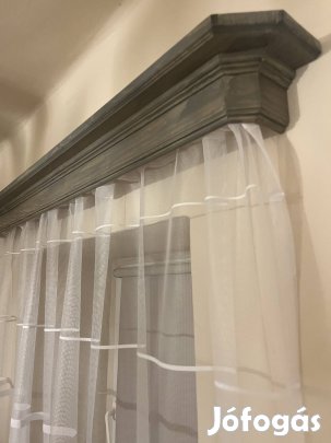 Új, egyedi gyártású fenyő előlapos karnisok