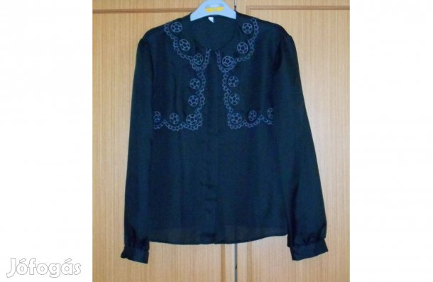 Új, fekete női blúz, 44 - es. Gépi riselt, hímzett, muszlin