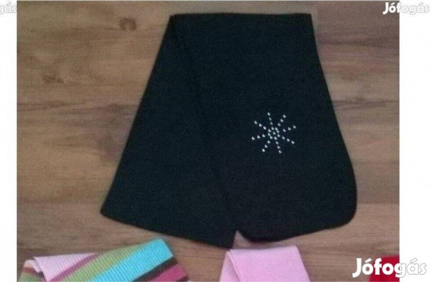 Új, fekete polár sál kövekkel kirakott hópehely mintával