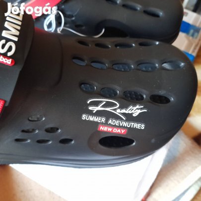 Új, férfi papucscipő, klumpa.